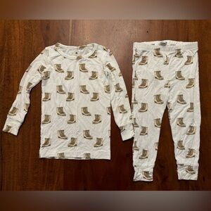 Kate Quinn bamboo pajama set skates print, Size 2T